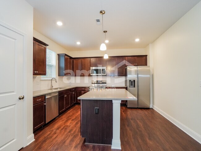Building Photo - 12540 Dardevle Court NW