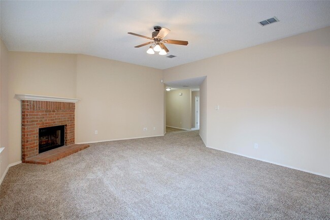 Building Photo - 9345 Goldenview Dr