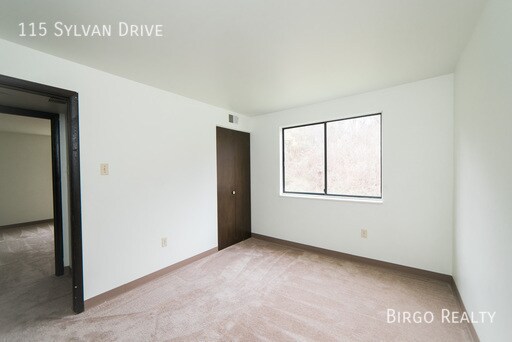 Building Photo - 115 Sunnyhill Dr