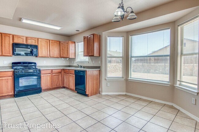 Building Photo - 3 br, 2.5 bath House - 2901 San Lorenzo