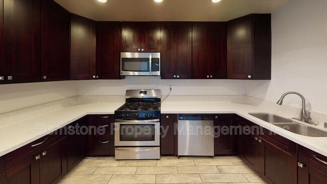 Building Photo - 6132 Pembroke Dr