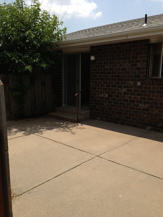 Building Photo - 605 N Humbolt Ave