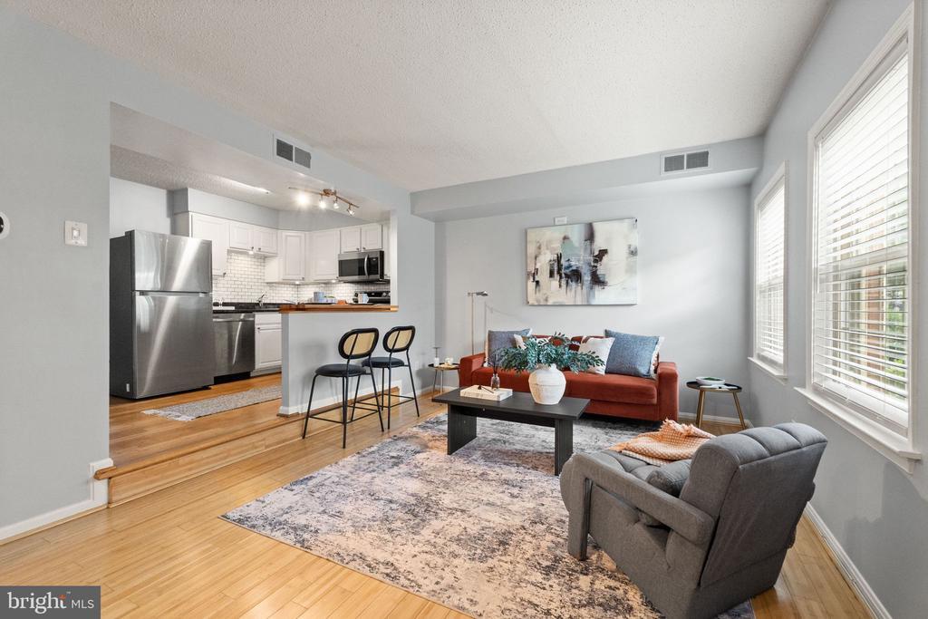 Foto principal - 122A N Bedford St