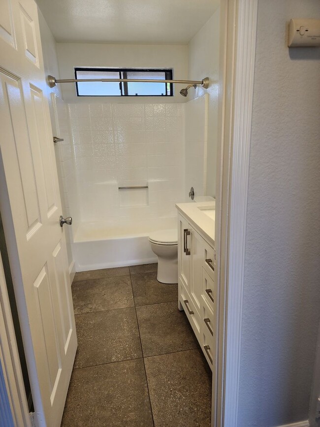 Building Photo - Desirable North Park Living - Lovely 2BR/2BA Condo