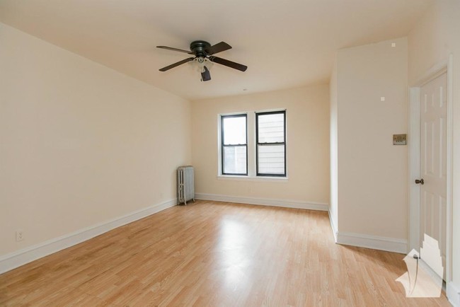 Foto del edificio - 4851 N Damen Ave