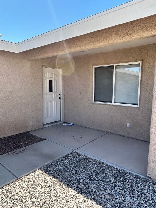 Building Photo - 3470 Tomahawk Dr