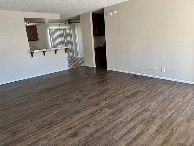 Building Photo - Apple Valley- Four Plex- 2 Bedrooms, 2 Bat...