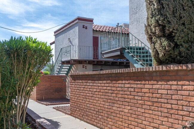 Building Photo - Villa De Leon Apartments