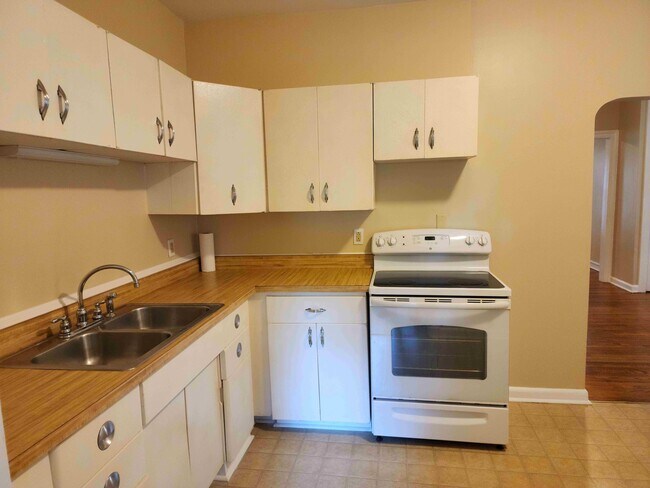Building Photo - 513 3rd St