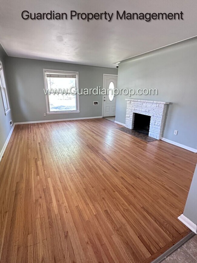 Foto del edificio - Crosstown Side By Side, Washer/Dryer In Unit, 1 Garage Space, Hardwood Floors, Dishwasher