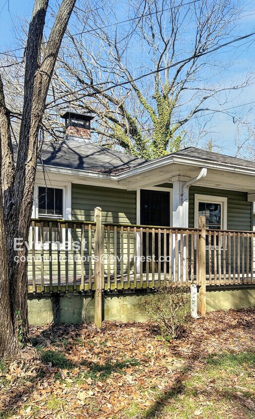 Foto principal - 706 S Grand Ave NW