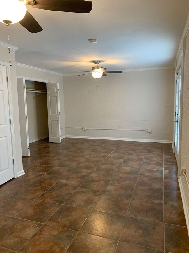 Building Photo - 305 Woodruff Apt A(NEW)