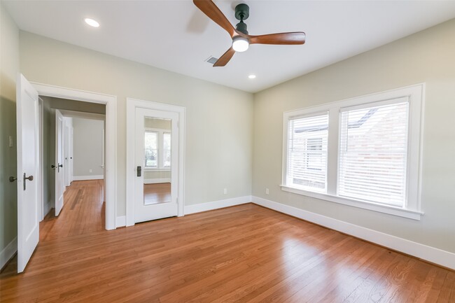 Building Photo - 931 Teetshorn St