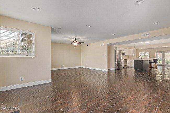 Building Photo - 1280 E Alameda Dr