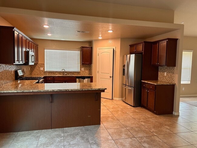 Building Photo - Beautiful home for rent in Tulare, CA!