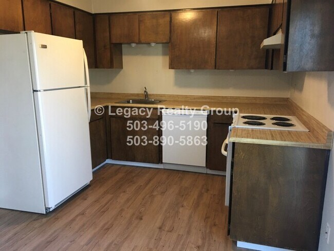 Building Photo - Duplex with Large Yard