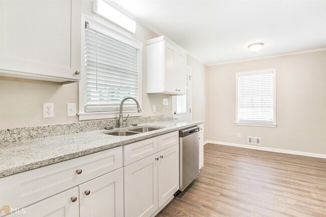 Building Photo - 4970 Ailene Dr