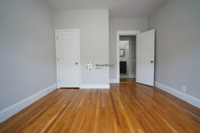 Photo - 221 Kelton St Apartment