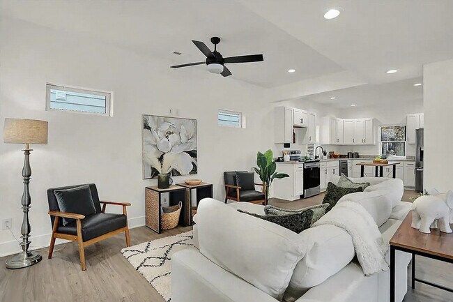 Building Photo - 1439 Deloss St