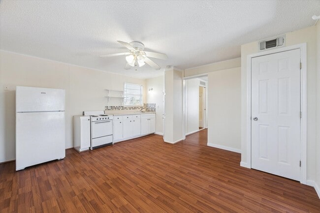 Building Photo - 4011 Vista Blvd