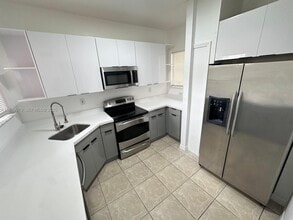 Building Photo - 941 SW 6th Pl