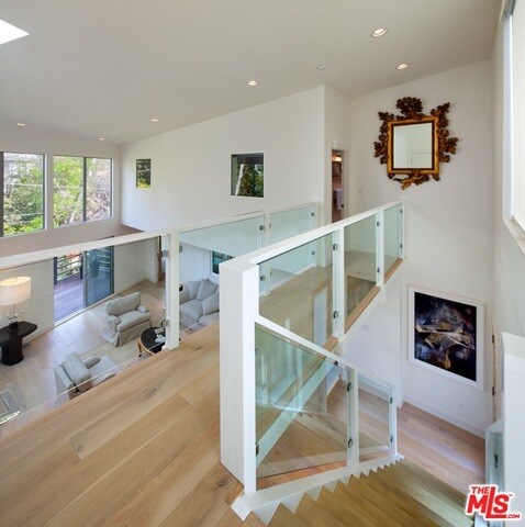 Building Photo - 933 Centinela Ave