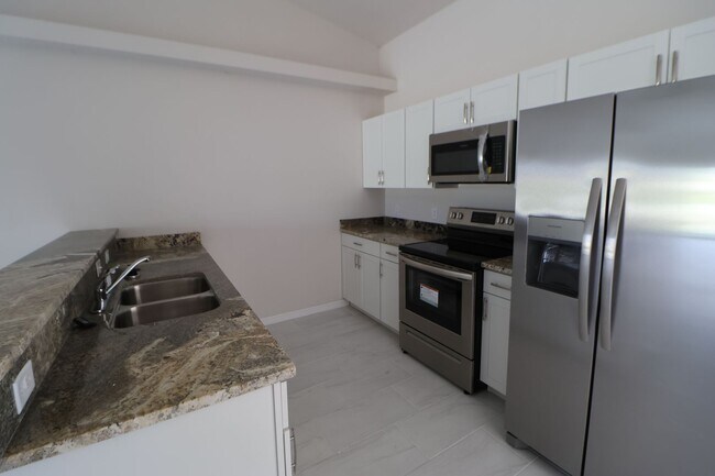 Foto del edificio - 3/2 Duplex newer waterfront