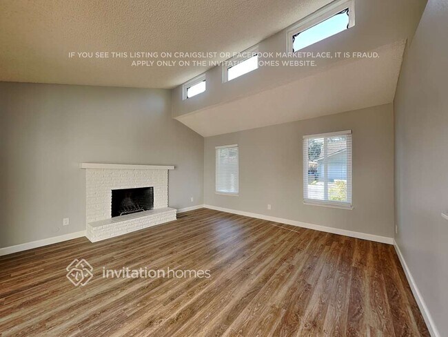 Foto del edificio - 716 Whispering Bay Ln