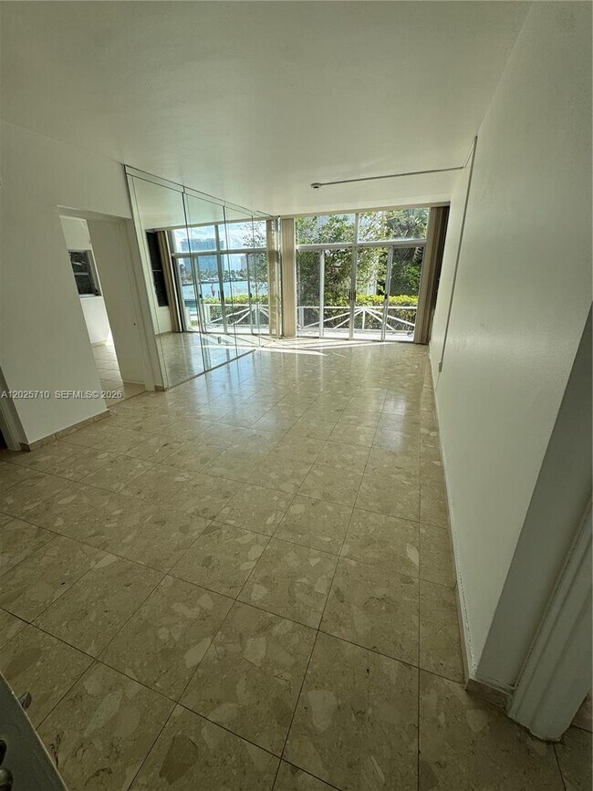 Foto del edificio - 10281 E Bay Harbor Dr