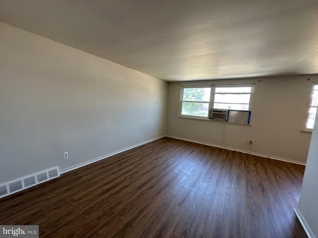 Building Photo - 12539 Biscayne Dr