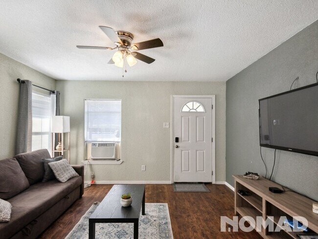 Building Photo - 516 N Montreal Ave