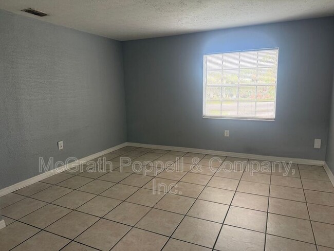 Foto del edificio - 3826 Lakeshore Dr