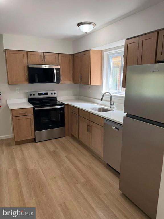 Foto del edificio - 505 Meadow Woods Ln