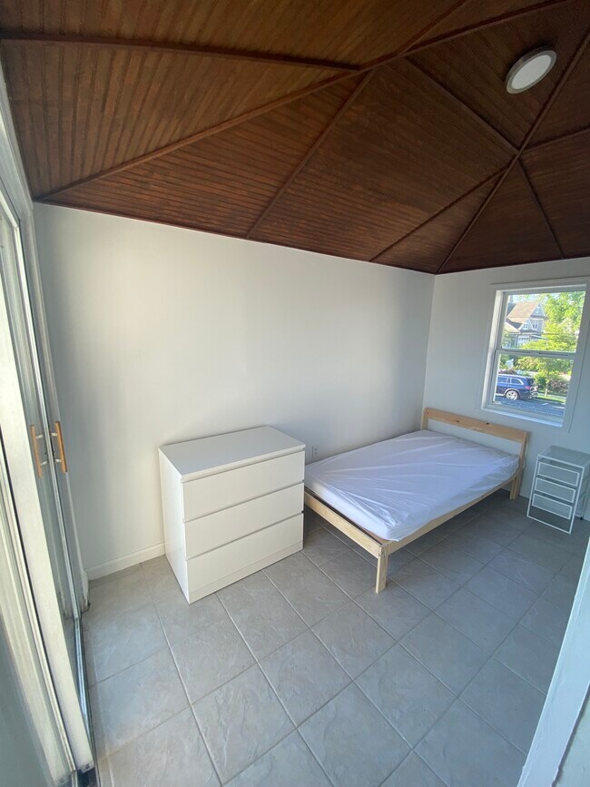 Extra bonus room can be used as an extra bedroom - 606 12th Ave