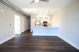 Interior Photo - Main2525