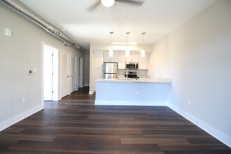 Interior Photo - Main2525