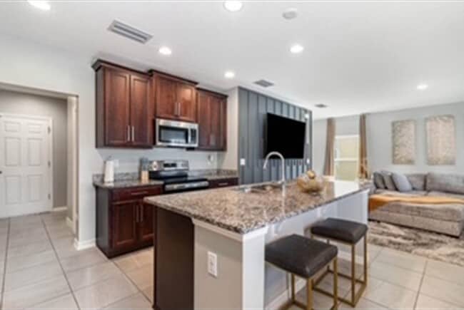 Building Photo - 6889 Wilson Hammock Ave