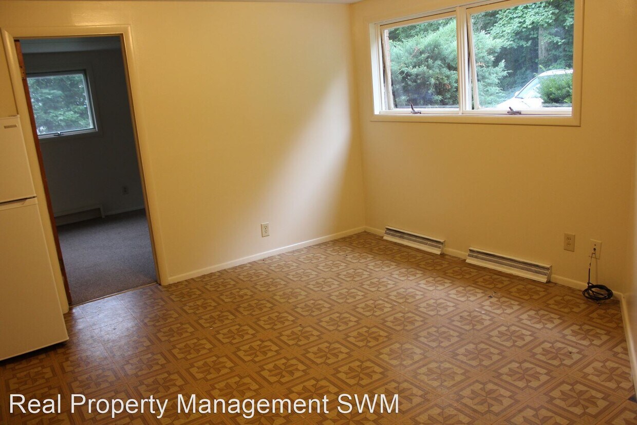 Primary Photo - 4510 W Hillcrest Dr