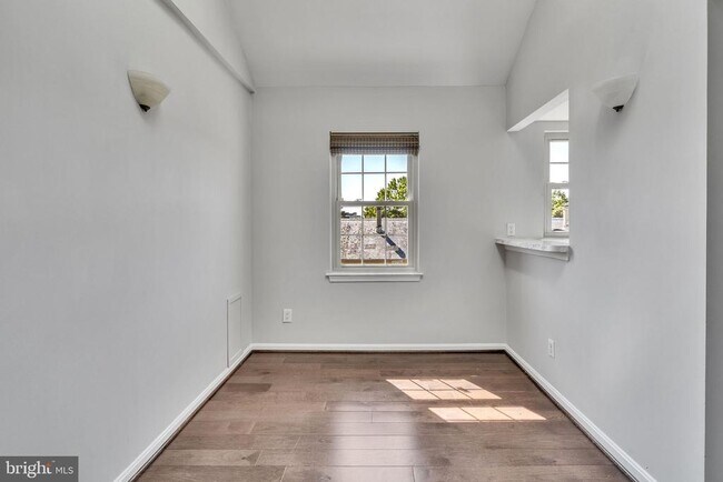 Foto del edificio - 525 Bashford Ln