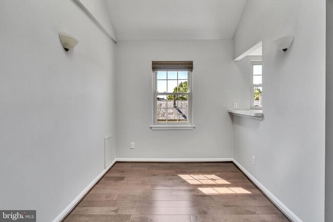 Building Photo - 525 Bashford Ln