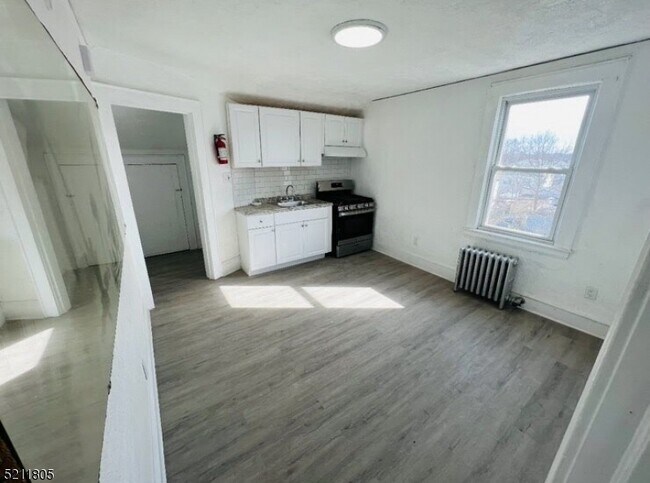 Building Photo - 111 Grove St