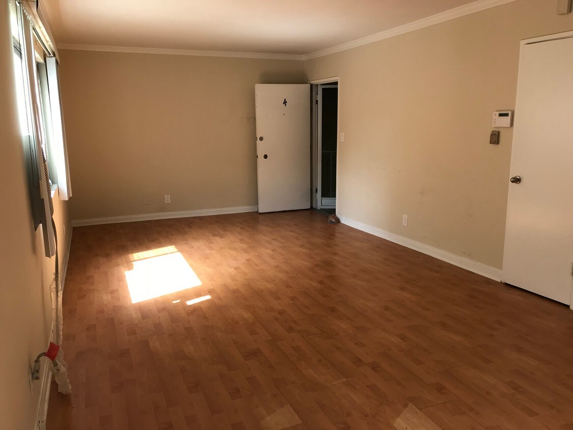 Primary Photo - 410 N Maple Dr
