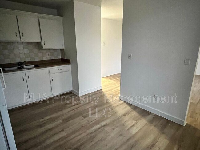Foto del edificio - 2517 S Lakecrest Dr