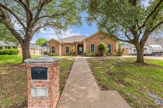 Building Photo - 1208 Heritage Way Dr