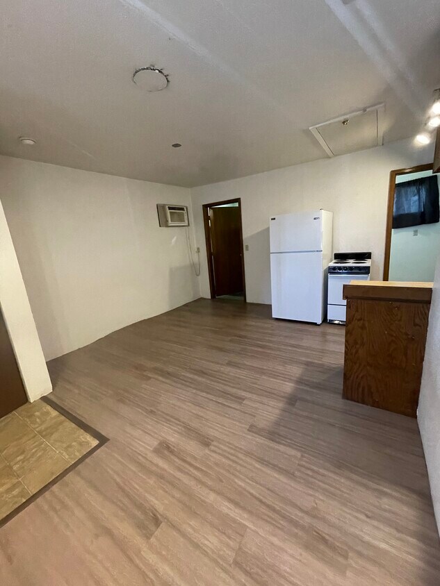 Foto principal - 1300 NE Williams St