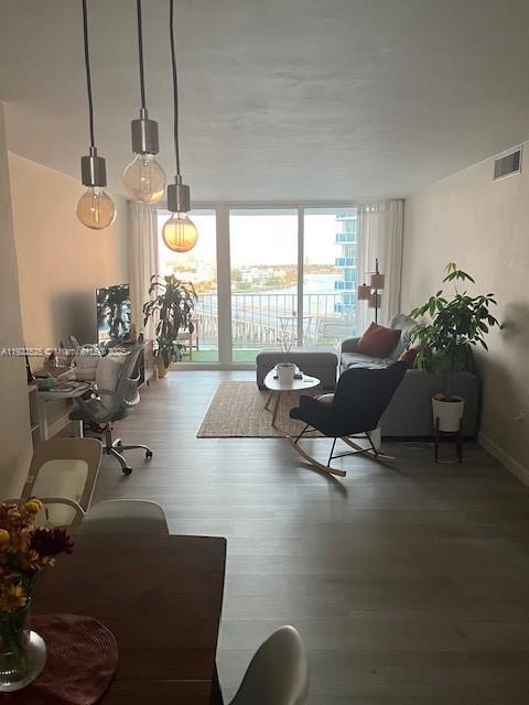 Foto del edificio - 1865 79th Street Causeway