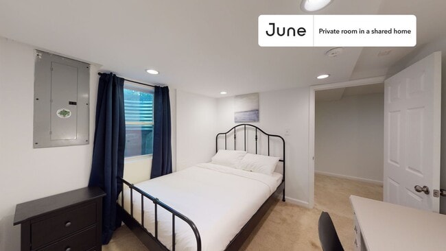 Building Photo - Room in Shared 5 bed/2 bath home in Logan Circle