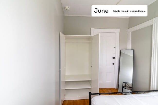 Building Photo - Room in Shared 4 bed/1 bath home