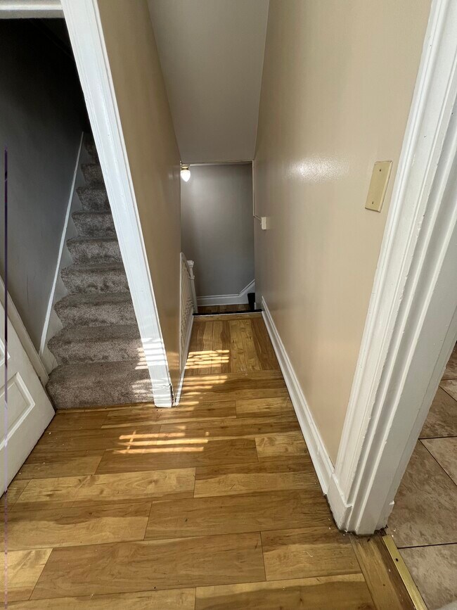 Aterrizaje - 5108 Silver St