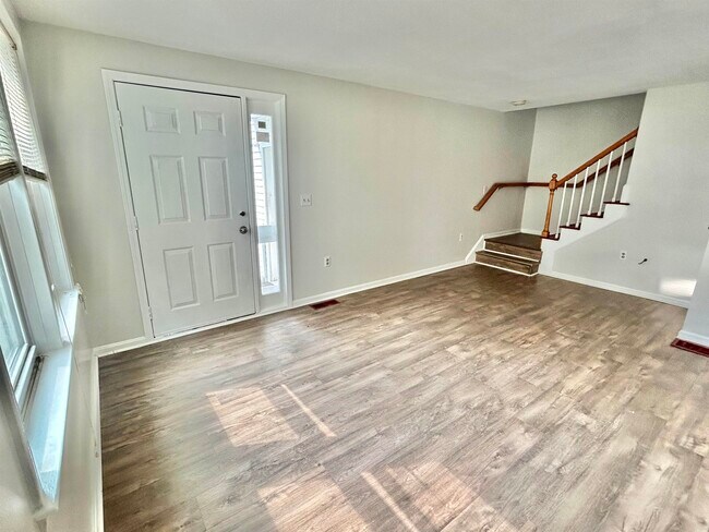 Building Photo - 4b Pine Grove Ave